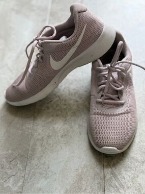 Nike Tanjun women's sneakers Pink Mesh Running tennis shoes Size 9